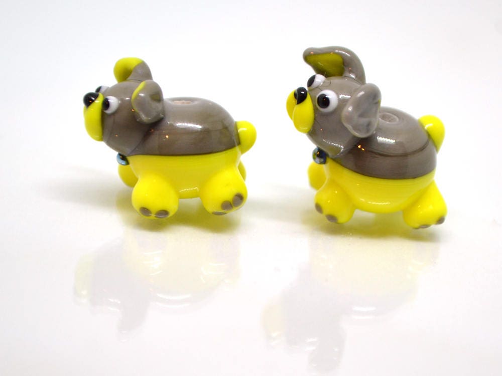 Glass dog beads