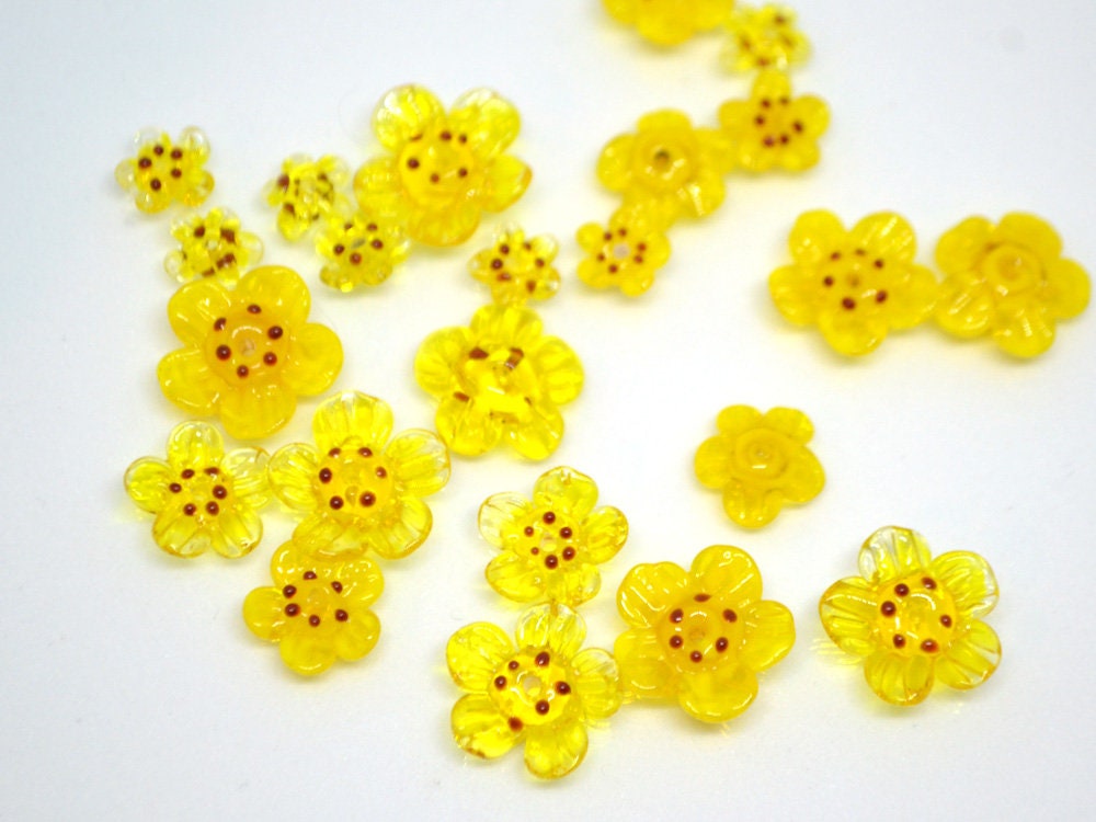 Sunny yellow flower glass beads|Set of 12pcs|Transparent|Opaque|Artisan Lampwork|Bright yellow|Bead set|Sunshine yellow|Floral lampwork bead