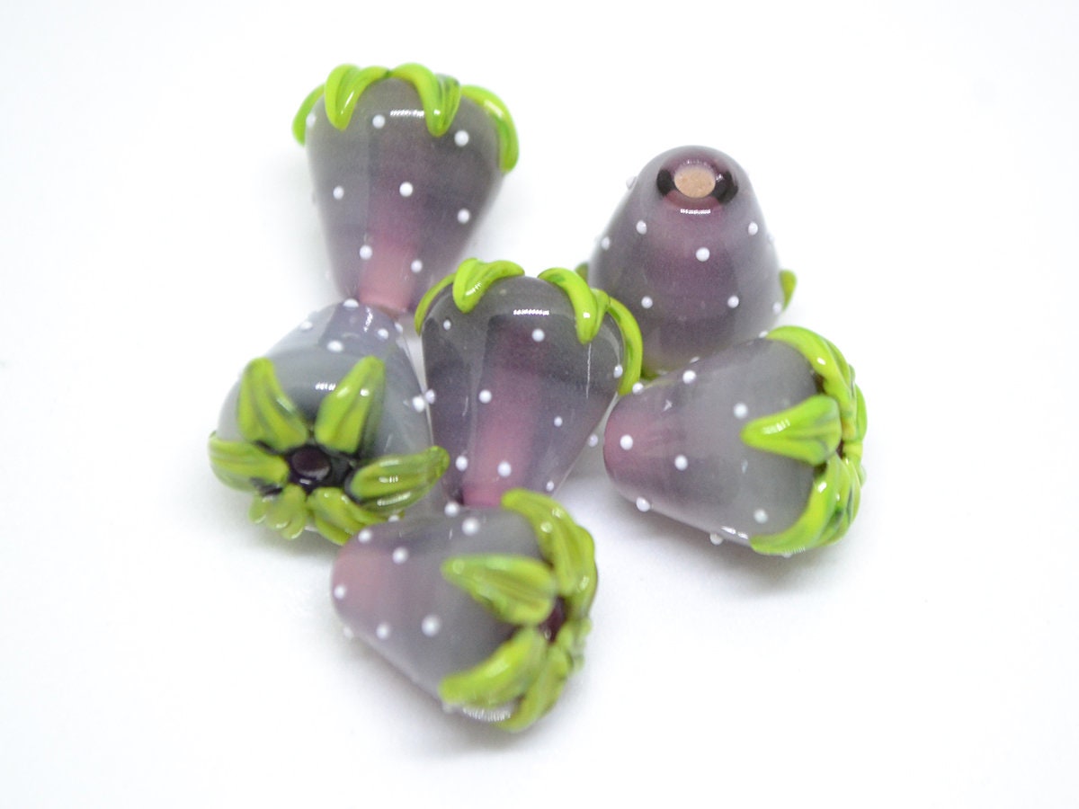 Pale purple Strawberry glass beads, Lampwork berry beads, Lampwork berries, Lampwork strawberry, Berry jewelry, Summer beads