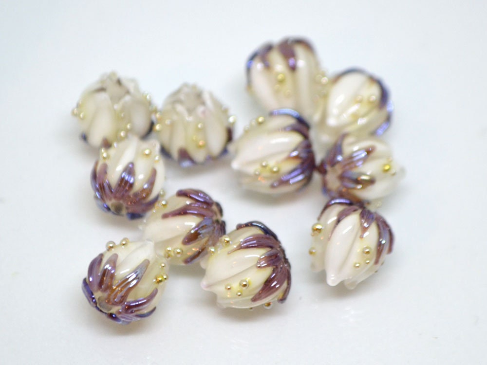 White 10mm flower lampwork beads purple gold, Wedding jewelry making, White necklace, Lampwork art, Glass flower beads Floral beads Handmade