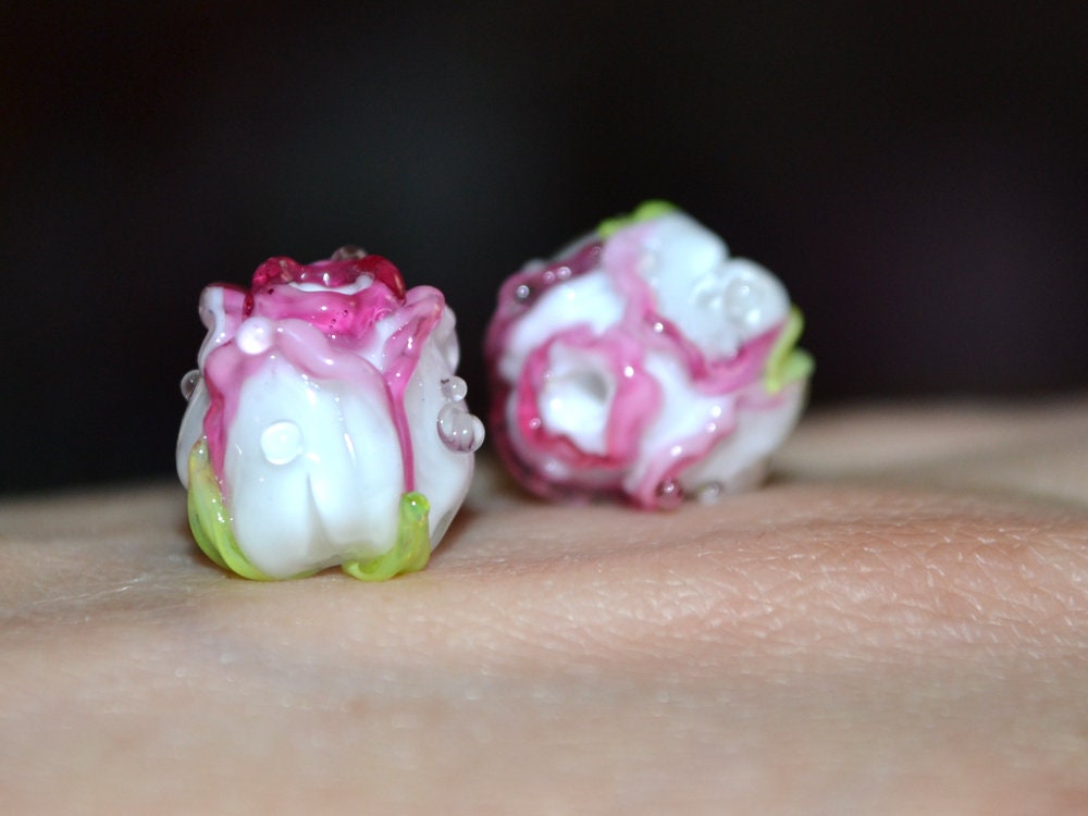 Amazing pink white rose bud beads, lampwork rosebud, Glass rose beads, Artisan lampwork, Floral Jewelry, Jewelry making, Flower lampwork