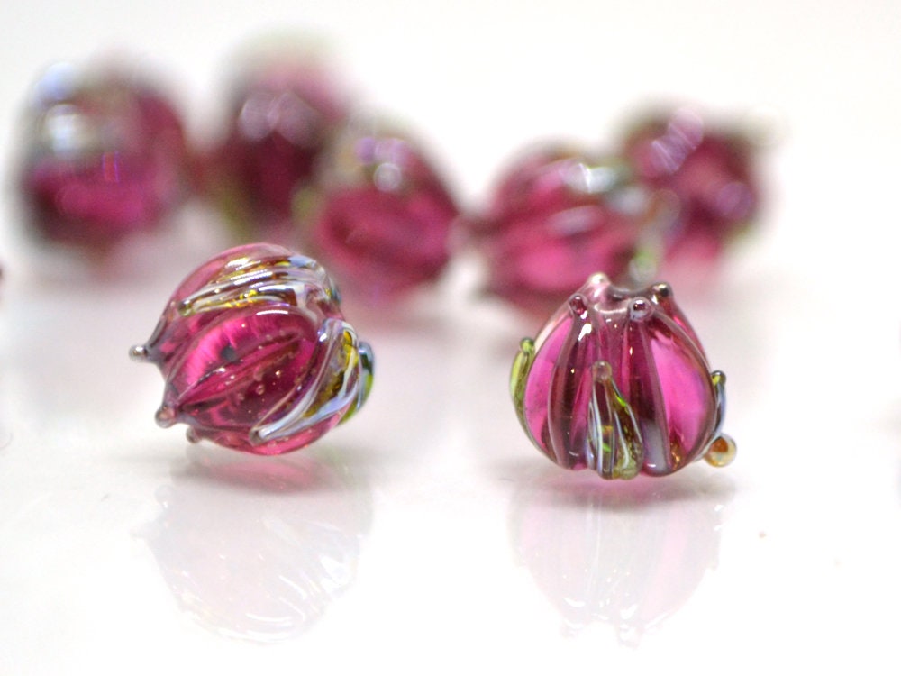Pink Magenta flower beads, Berry floral beads, Pink yarrow glass beads, Very berry glass beads, 7mm flower beads, Artisan lampwork