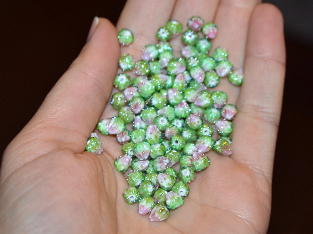 White and pink glass flower beads, 7mm flower bead, Gradient glass beads, Floral lampwork, Tiny beads, Pink beads with green leaves