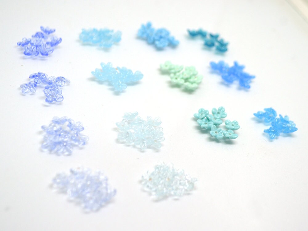 Sky blue small flower beads, Aqua blue glass flowers, cute flowers for embroidery, mini glass flowers, Blue wedding beads, Something blue