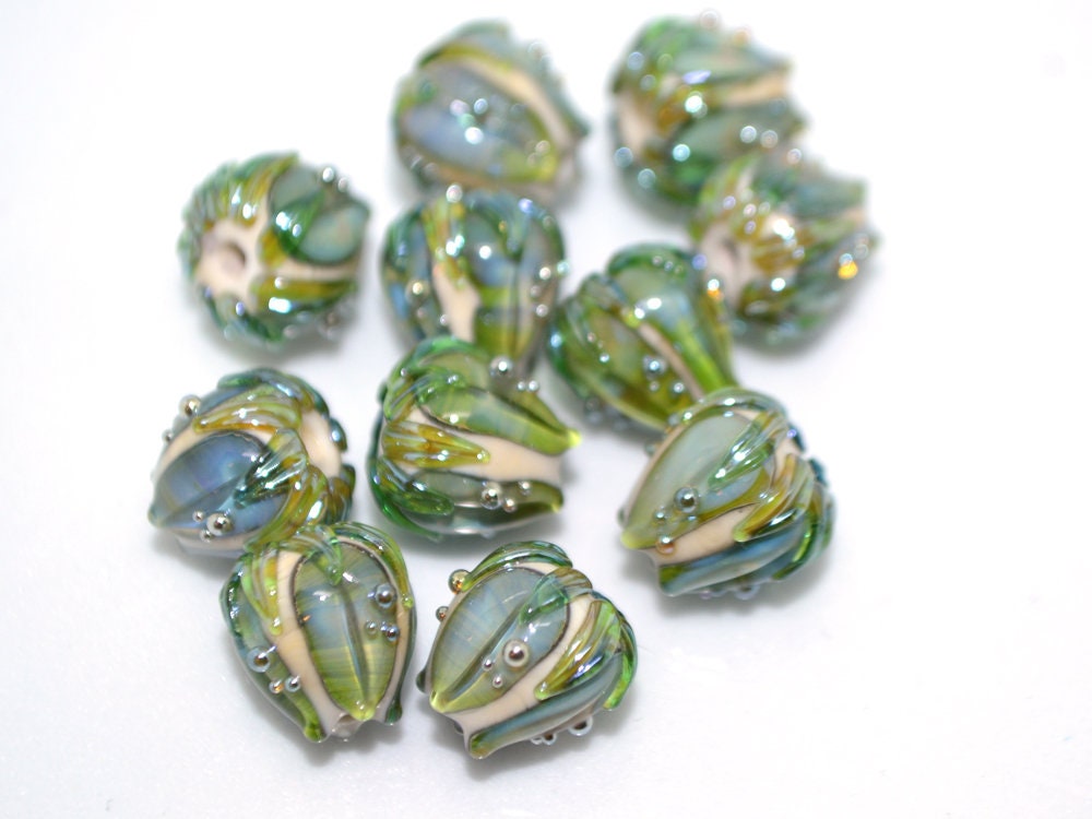 Olive green flower lampwork beads, Pale green glass beads, 10mm flower beads, Artisan lampwork garden floral theme beige gold jewelry supply