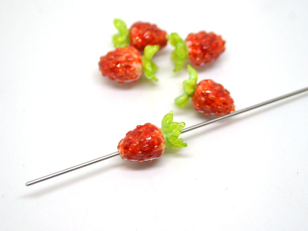 Red lampwork strawberry, Berry glass beads, Lampwork berries, Berry fruit beads, Red green berry beads, Garden glass beads, Berry jewelry