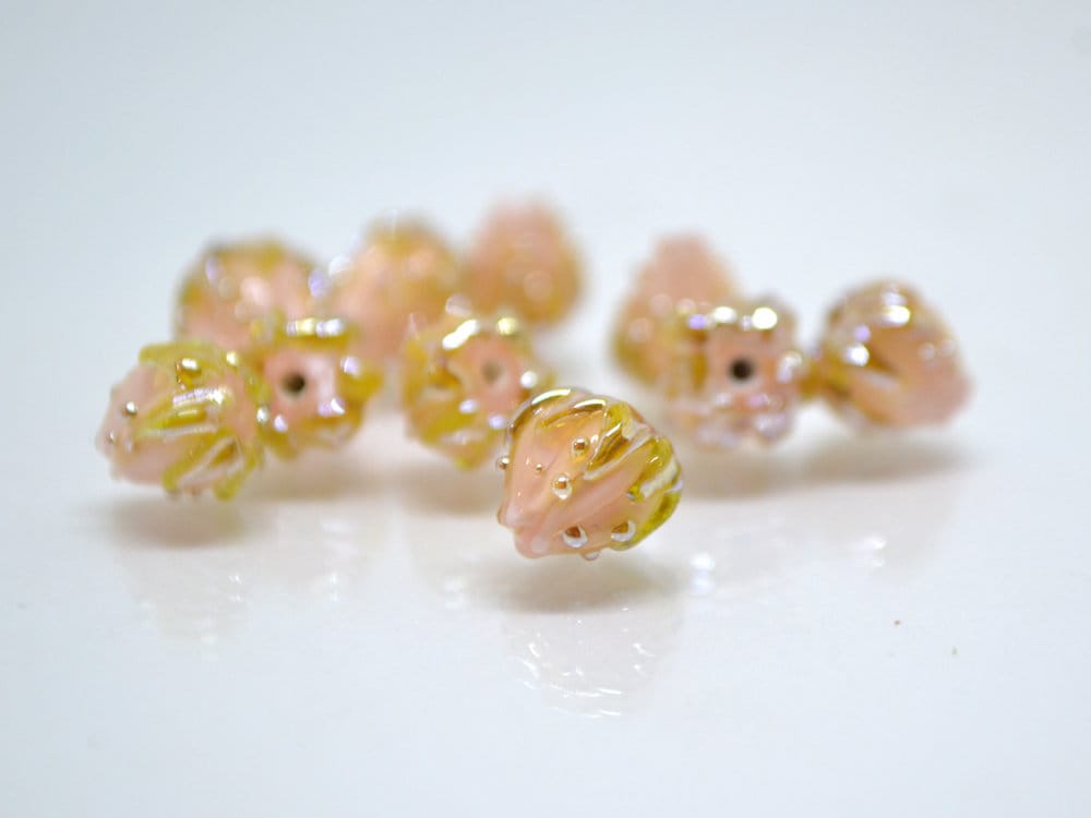 Pink gold floral beads, Peach bud flower beads, Tiny glass beads, Pastel pink 7mm flower beads, Artisan lampwork