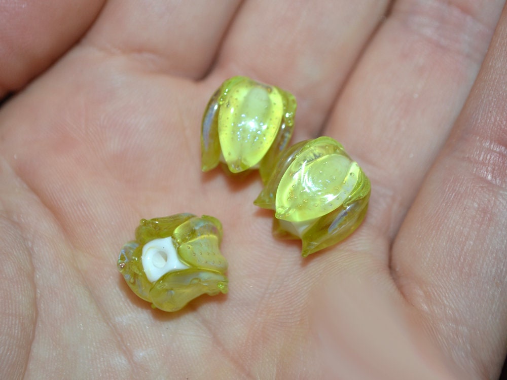 Green floral lampwork beads, Grass green flower beads for jewelry making, Floral earrings, netting beads