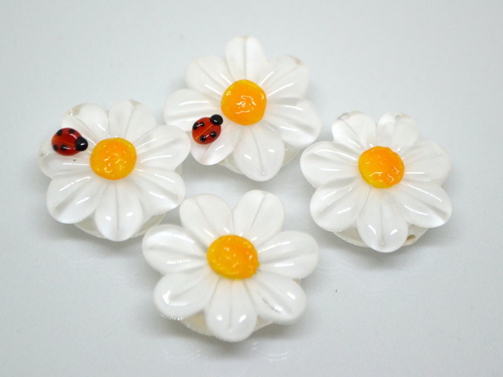 Chamomile flower lampwork beads with ladybug, Lentils beads, White flower beads, White floral lampwork