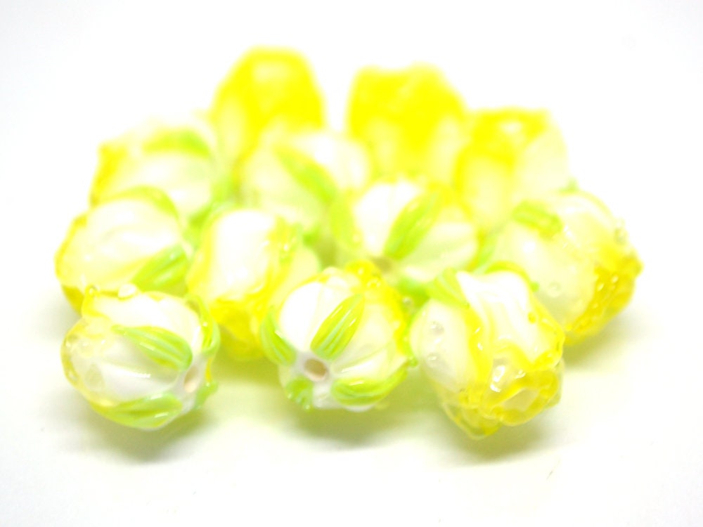 Yellow lampwork rosebud beads, Glass rose beads, White flower beads, Artisan lampwork, Floral Lampwork, Jewelry making, Glass flower jewelry