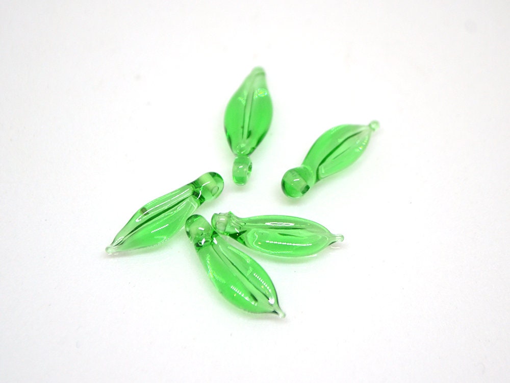 Peridot Green glass leaf beads, Lampwork leaves, Top drilled leaf beads, Jewelry making, Leaf pendant, Light Green Floral lampwork
