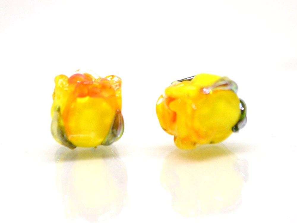 Yellow orange 8mm rosebud beads, Summer Floral lampwork, Rose beads, Colorful glass beads, Art Flower Beads, Murano Beads, Flower bud bead