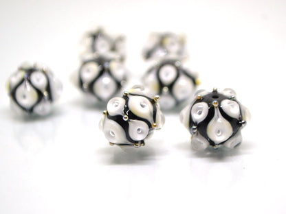 Black white glass beads