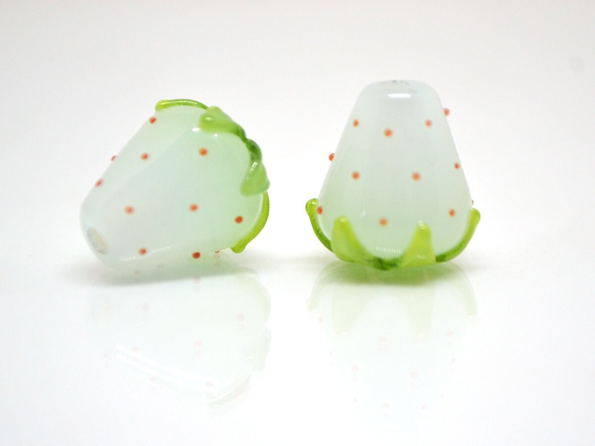 Pale blue Strawberry beads, Lampwork berry beads, Lampwork strawberry, Blue Berry beads, Artisan Lampwork, Berry jewelry, Glass berries