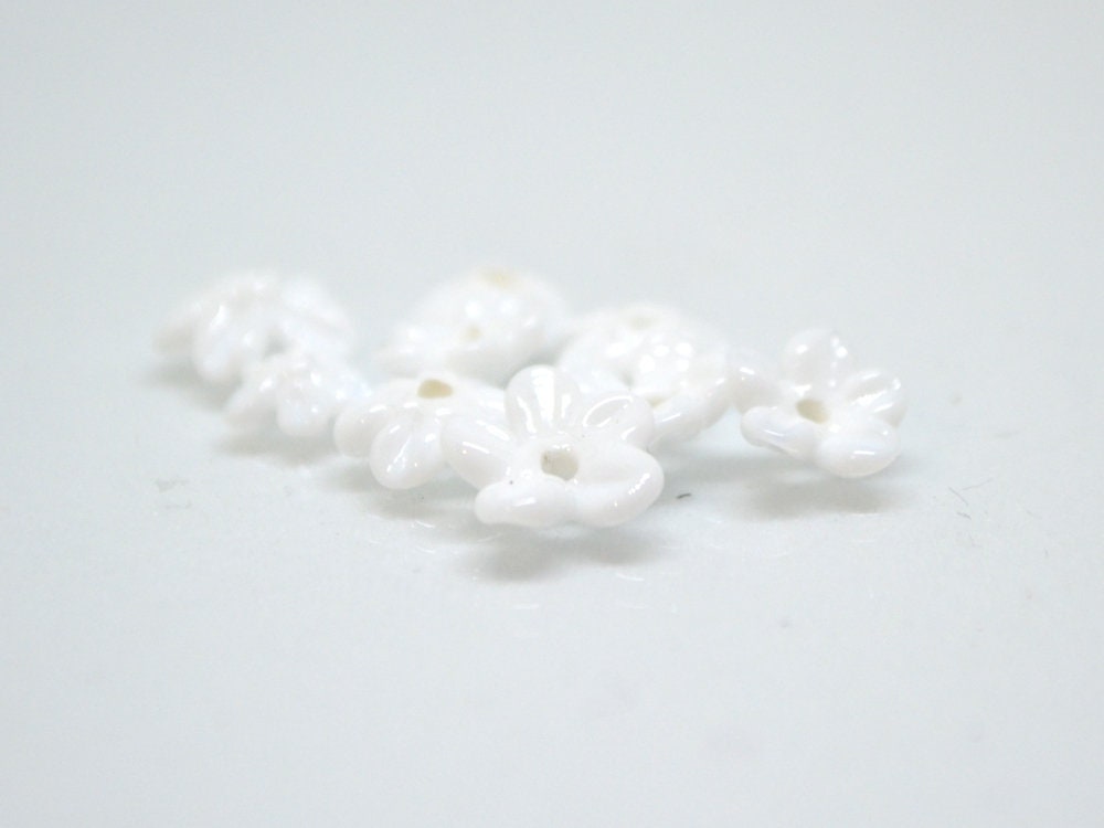 Mini flower beads, White opaque beads, Wedding flowers, Flower embellishment, Flower applique, tiny flowers