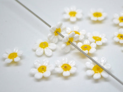 Small 9 mm Lampwork Chamomile beads, White yellow flower glass beads, White Camomile, Wildflower beads, Daisy bead, Floral murano glass