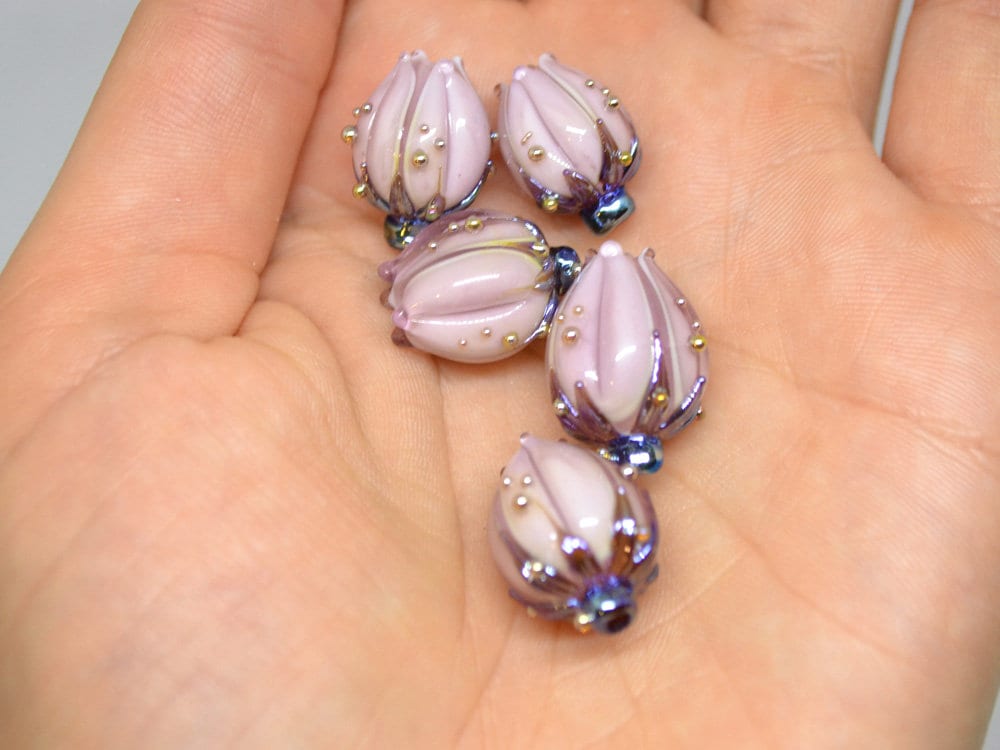 Pastel pink and silver flower glass beads, Floral lampwork, Pale pink beads, Artisan lampwork, Light pink beads, Handmade glass flower bud