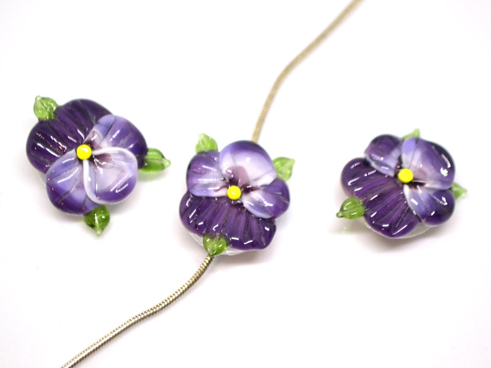 Purple glass pansy beads, Lampwork pansies, Lampwork flower beads, Purple lampwork pansy
