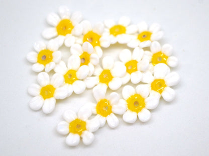 Small 9 mm Lampwork Chamomile beads, White yellow flower glass beads, White Camomile, Wildflower beads, Daisy bead, Floral murano glass
