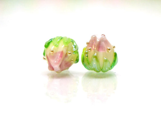White and pink glass flower beads, 7mm flower bead, Gradient glass beads, Floral lampwork, Tiny beads, Pink beads with green leaves