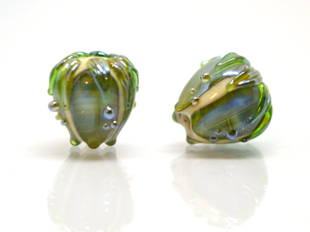 Olive green flower lampwork beads, Pale green glass beads, 10mm flower beads, Artisan lampwork garden floral theme beige gold jewelry supply