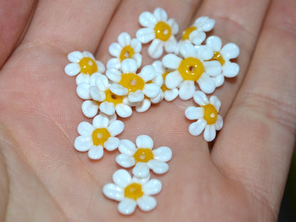 Small 9 mm Lampwork Chamomile beads, White yellow flower glass beads, White Camomile, Wildflower beads, Daisy bead, Floral murano glass