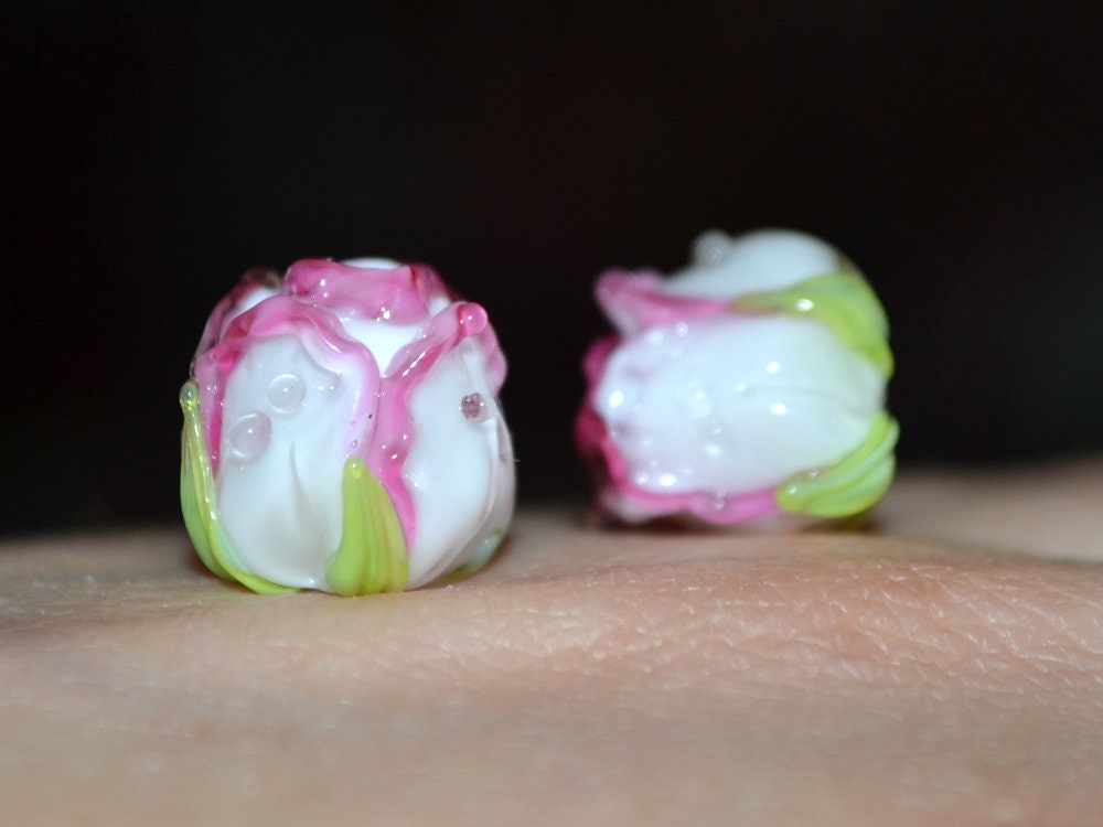 Amazing pink white rose bud beads, lampwork rosebud, Glass rose beads, Artisan lampwork, Floral Jewelry, Jewelry making, Flower lampwork