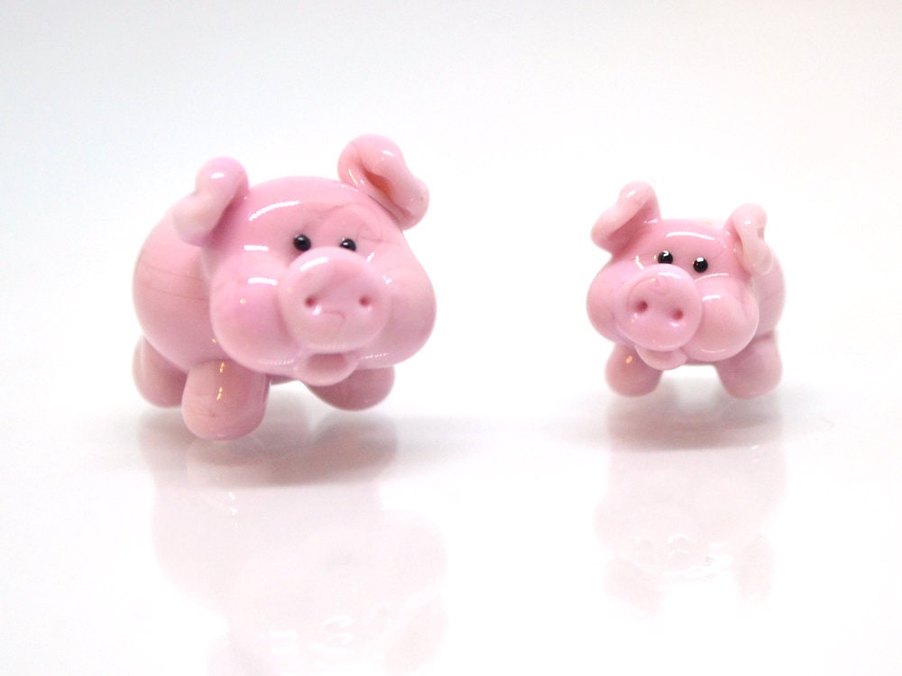 Lampwork pig beads