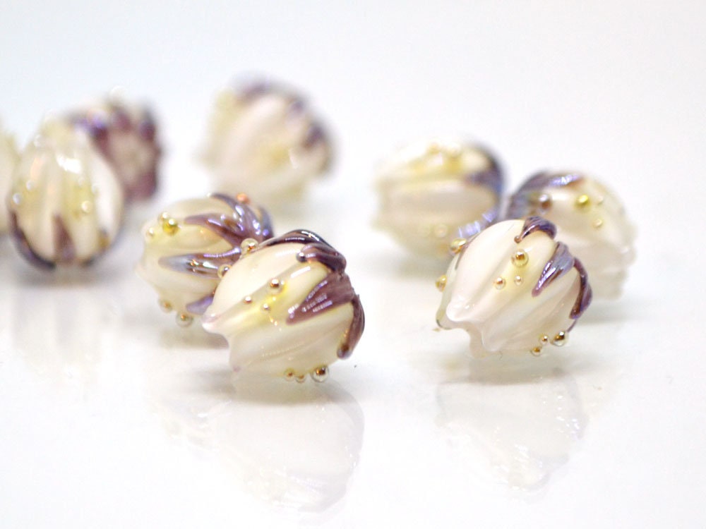 White 10mm flower lampwork beads purple gold, Wedding jewelry making, White necklace, Lampwork art, Glass flower beads Floral beads Handmade