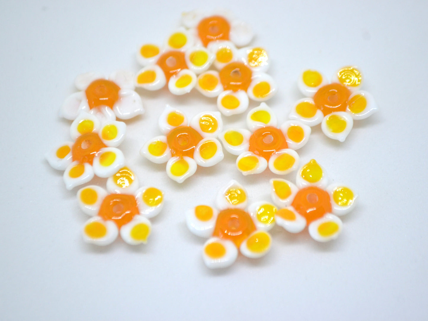 Bright white orange flower beads, 5 Petals floral lampwork, Field flower bead, Glass flowers, Meadow flowers, Flower necklace