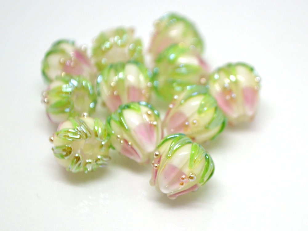 Pink milk glass beads, 10mm flower beads, Two tone beads, Floral theme beads, Floral lampwork, Artisan lampwork, bud green leaf, Jewelry