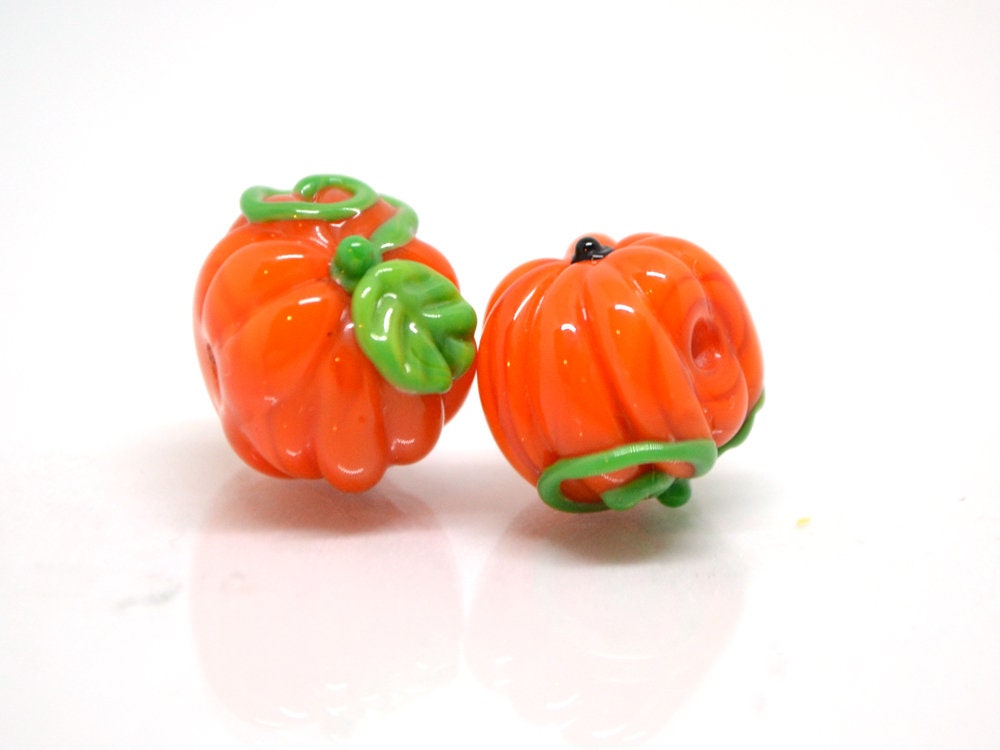 Handmade glass pumpkin beads, Orange lampwork bead, Miniatures Pumpkin, Fall Decor, Autumn Decor, Thanksgiving decor