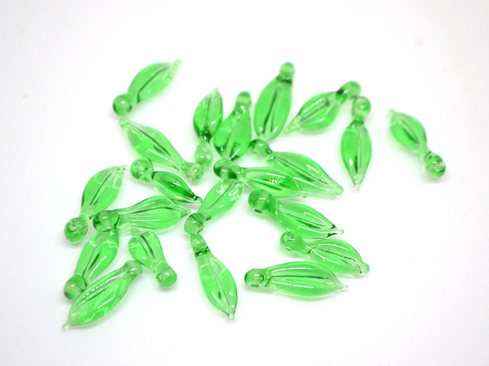Peridot Green glass leaf beads, Lampwork leaves, Top drilled leaf beads, Jewelry making, Leaf pendant, Light Green Floral lampwork