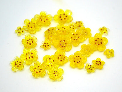 Sunny yellow flower glass beads|Set of 12pcs|Transparent|Opaque|Artisan Lampwork|Bright yellow|Bead set|Sunshine yellow|Floral lampwork bead