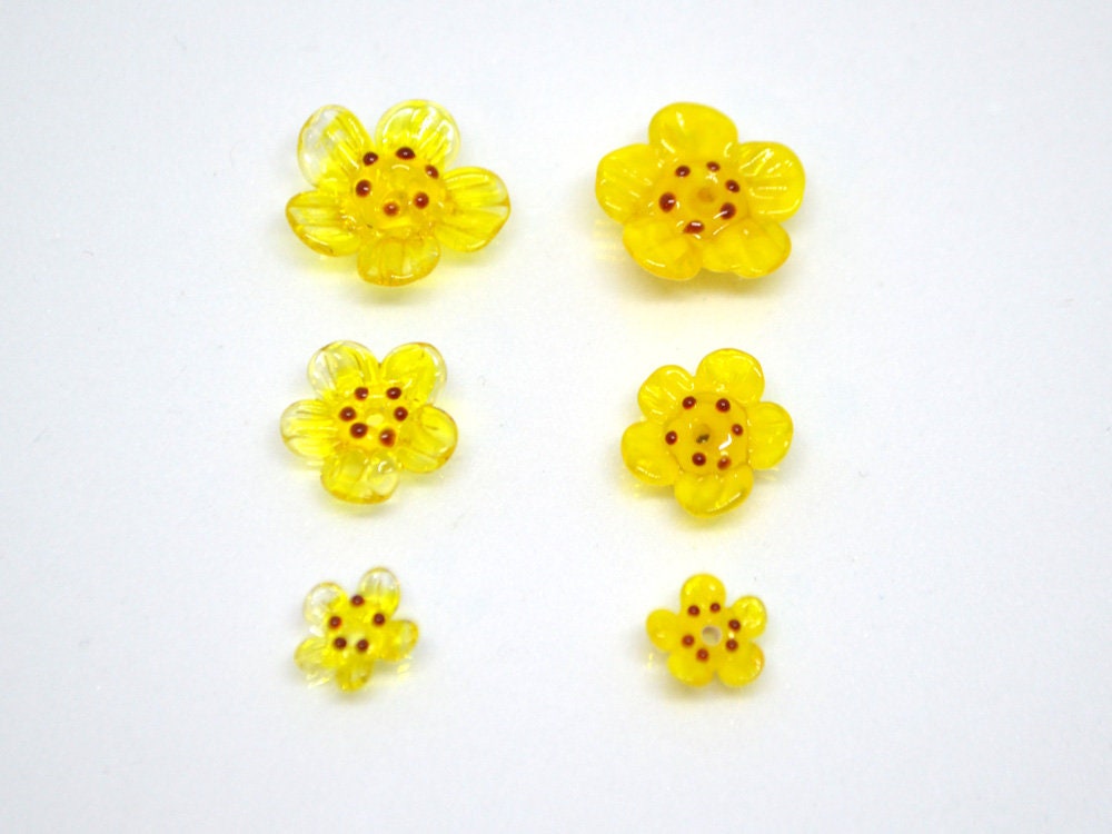 Sunny yellow flower glass beads|Set of 12pcs|Transparent|Opaque|Artisan Lampwork|Bright yellow|Bead set|Sunshine yellow|Floral lampwork bead