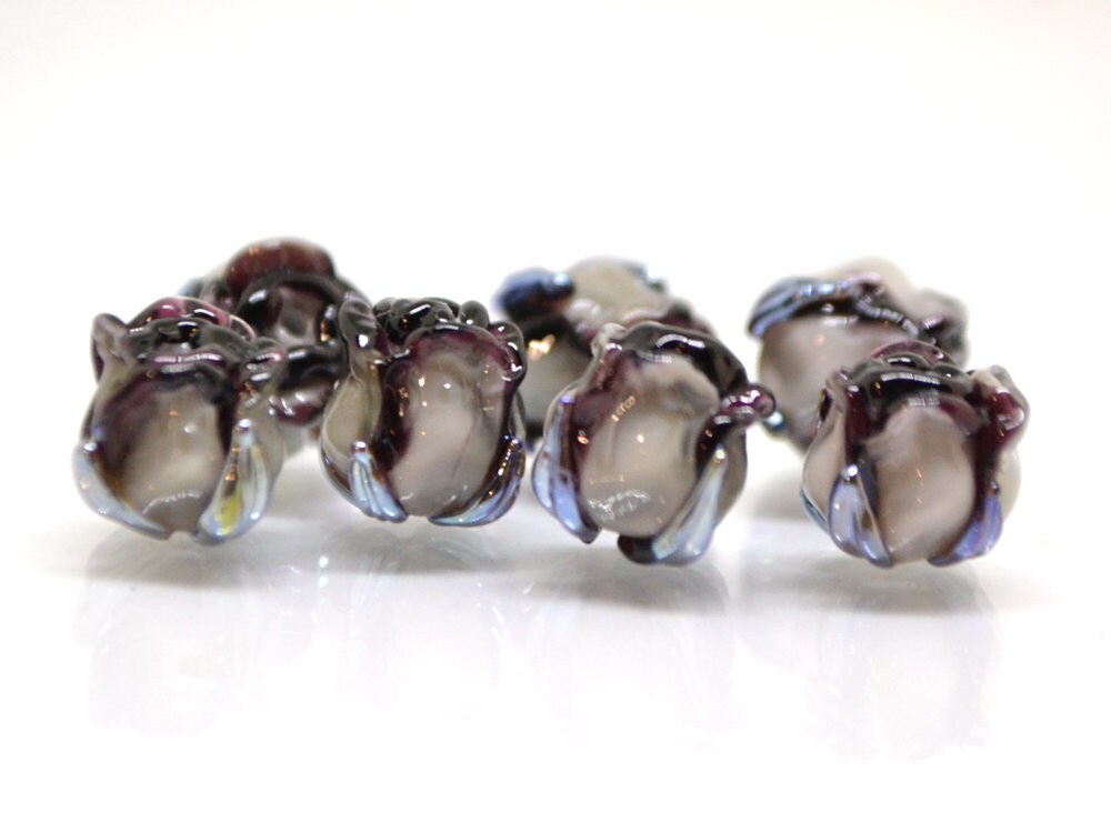 Gray Black 8mm rosebud beads, Black silver Rose glass beads, Floral lampwork, Dark glass beads, Art Lampwork, Jewellery beads