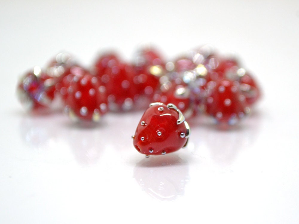 Small 8mm Red Strawberry lampwork beads, Red glass berry, Glass strawberry, Red Berry fruit beads, Red silver berry beads