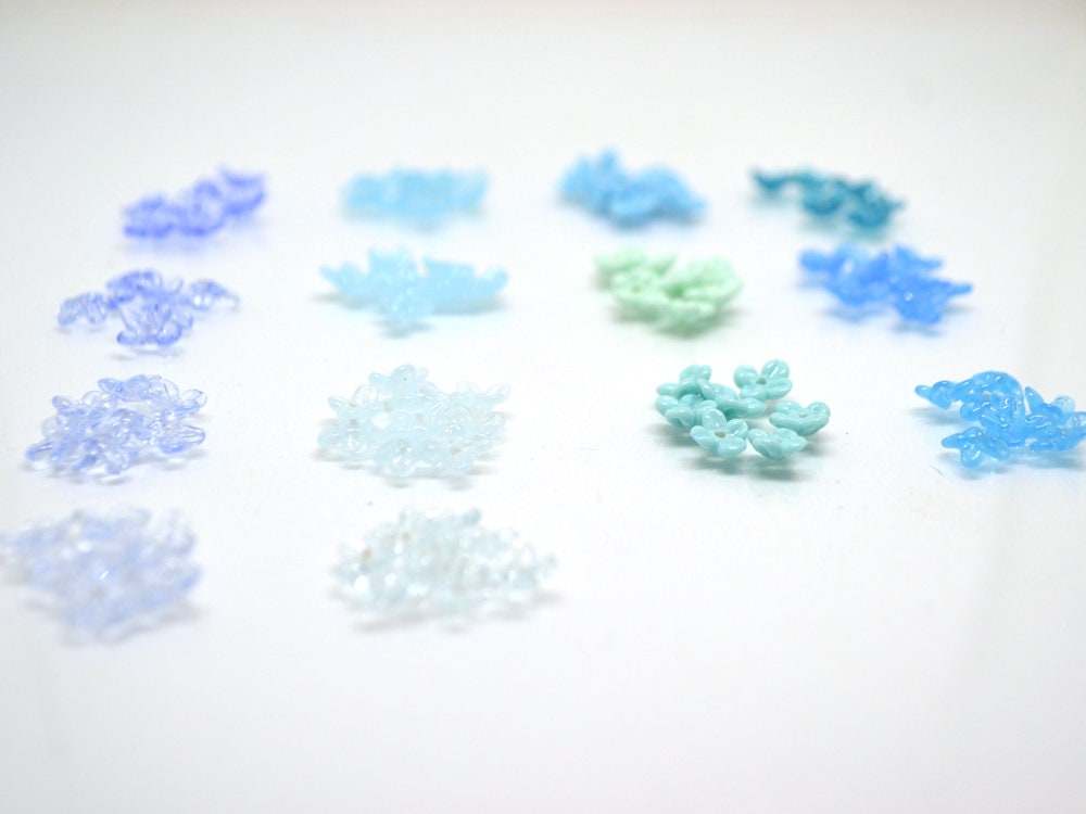 Sky blue small flower beads, Aqua blue glass flowers, cute flowers for embroidery, mini glass flowers, Blue wedding beads, Something blue