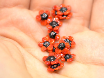 Red poppy glass beads, Very small red flower beads, Red black flower beads, Tiny red flowers, Lampwork poppy beads, 7mm flowers, poppy red