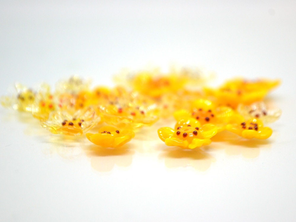 Yellow glass beads, Set of 12pcs, Honey yellow flower beads, Golden yellow beads, Topaz yellow beads, Floral lampwork, Artisan Lampwork bead