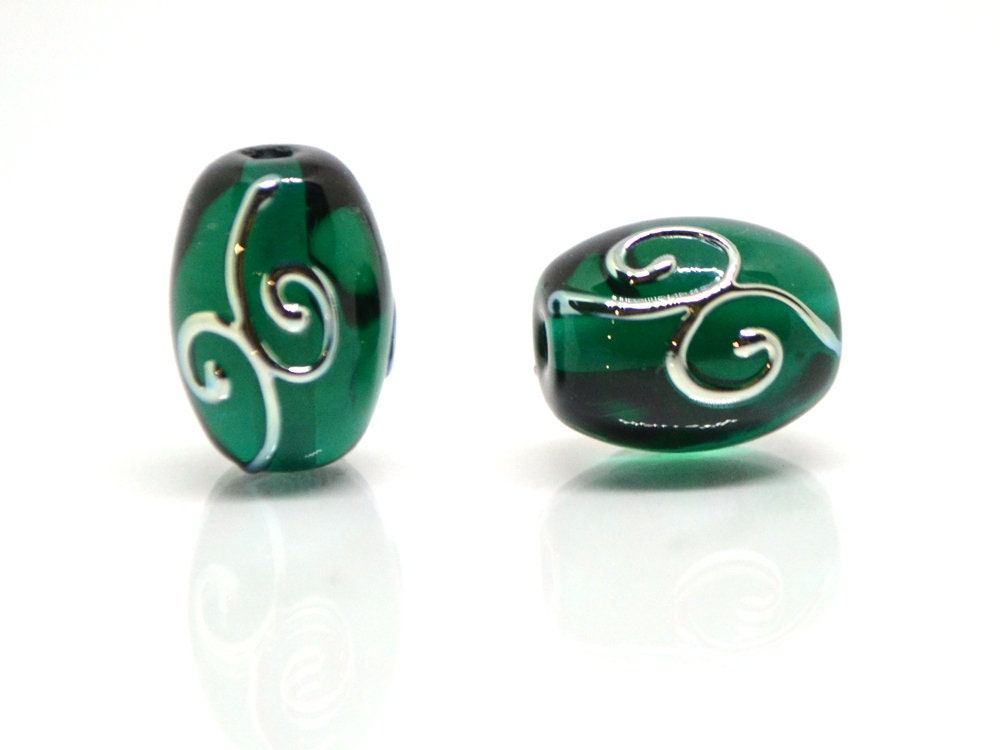 Emerald green oval glass beads silver curles, Barrel lampwork beads, Handmade glass, Jewelry supplies, Bead set, Beads for necklace jewelry