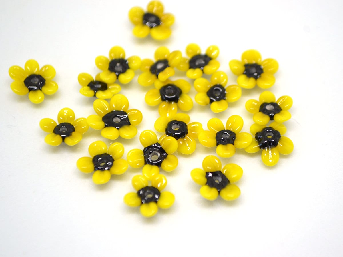 Sunflower glass beads, Very small yellow flower beads, Yellow black flower beads, Tiny sunflower beads, Lampwork sunflower beads,7mm flowers