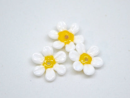 Small 9 mm Lampwork Chamomile beads, White yellow flower glass beads, White Camomile, Wildflower beads, Daisy bead, Floral murano glass