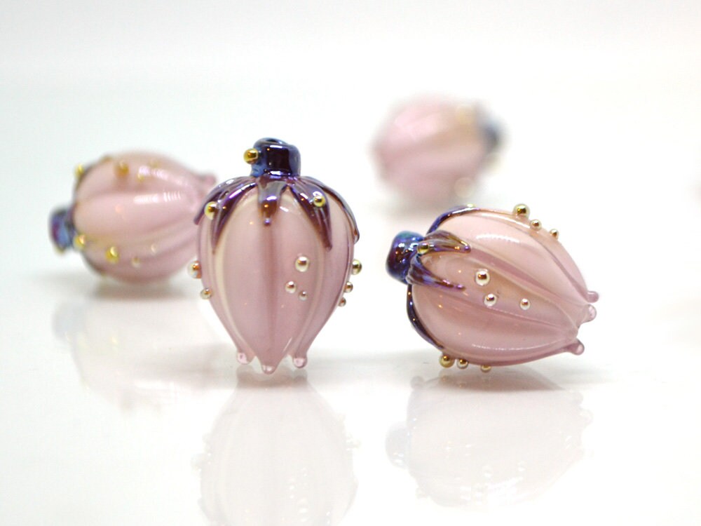 Pastel pink and silver flower glass beads, Floral lampwork, Pale pink beads, Artisan lampwork, Light pink beads, Handmade glass flower bud
