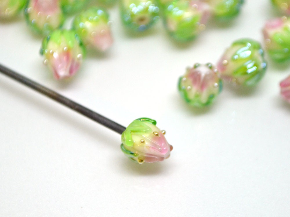 White and pink glass flower beads, 7mm flower bead, Gradient glass beads, Floral lampwork, Tiny beads, Pink beads with green leaves