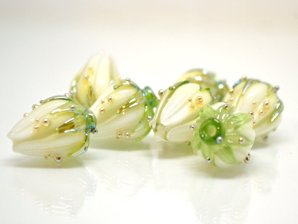 White flower beads with green leaves, Wedding jewelry making, Artisan Lampwork, DIY Earrings, Floral lampwork, Bridal jewelry making