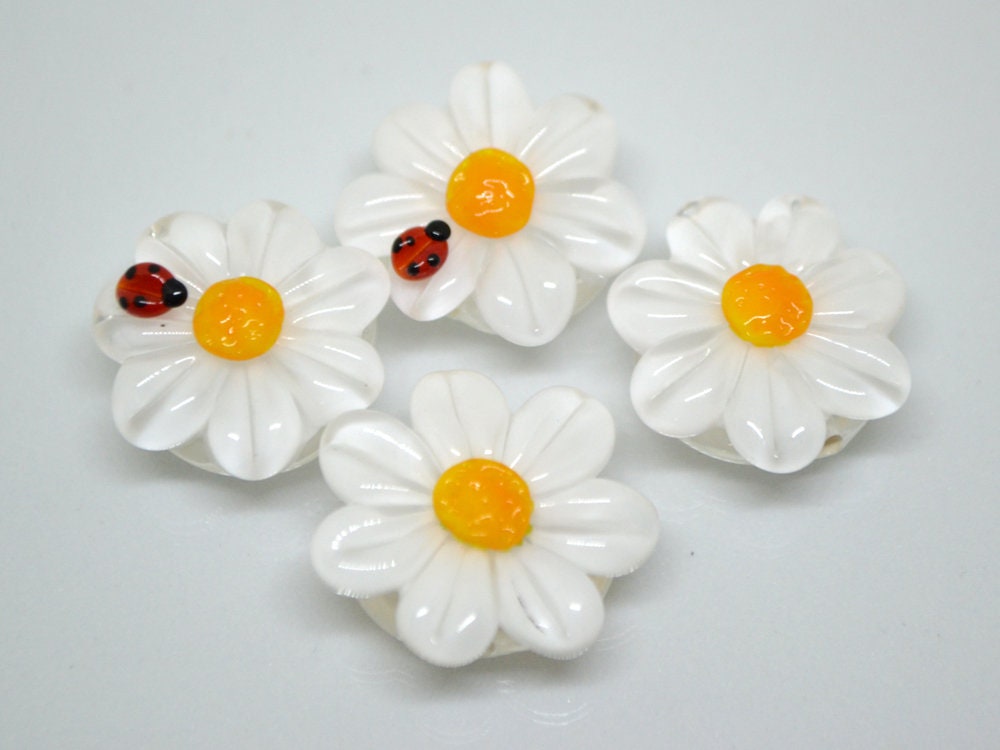 Chamomile flower lampwork beads with ladybug, Lentils beads, White flower beads, White floral lampwork