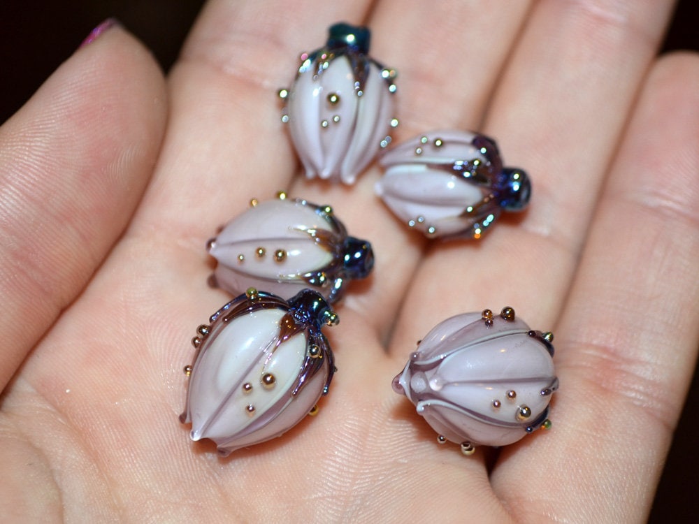 Pastel pink and silver flower glass beads, Floral lampwork, Pale pink beads, Artisan lampwork, Light pink beads, Handmade glass flower bud