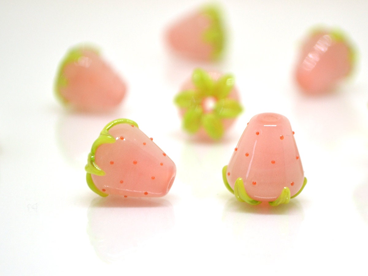 Pale orange Strawberry beads, Glass berry beads, Lampwork berries, Lampwork strawberry, Nature inspired, Berry jewelry
