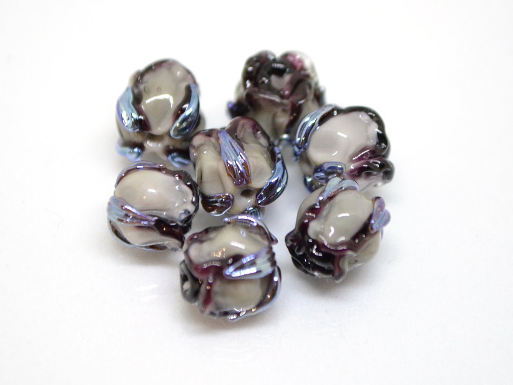 Gray Black 8mm rosebud beads, Black silver Rose glass beads, Floral lampwork, Dark glass beads, Art Lampwork, Jewellery beads